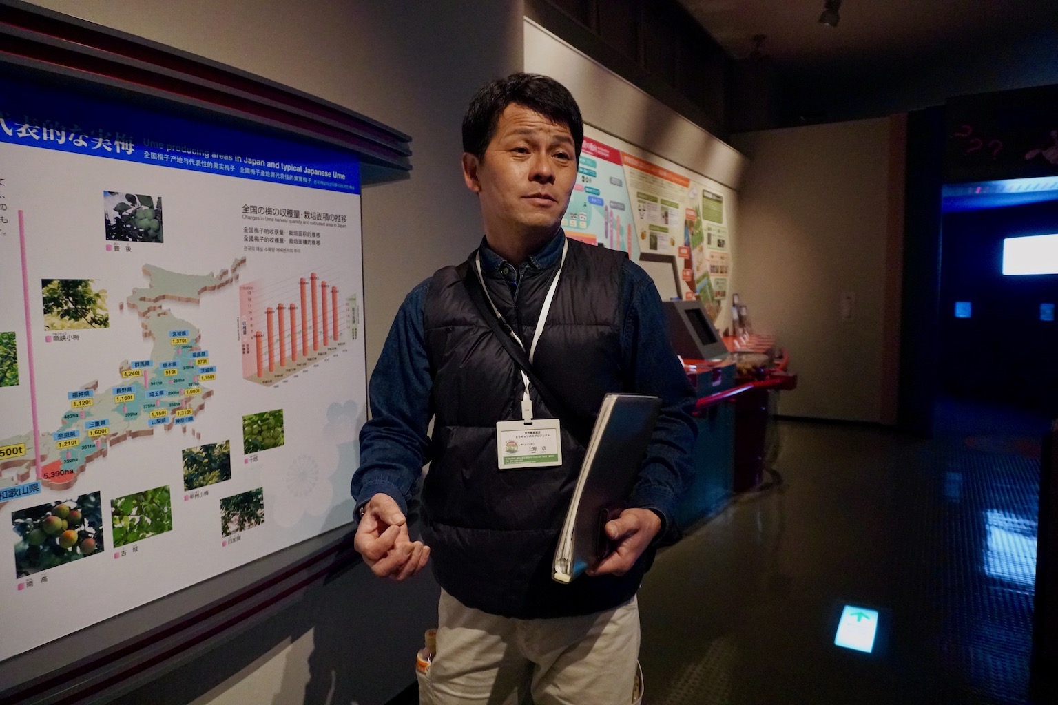 Akira Ueno, coltivatore di ume e leader del progetto Machi Campus di Minabe