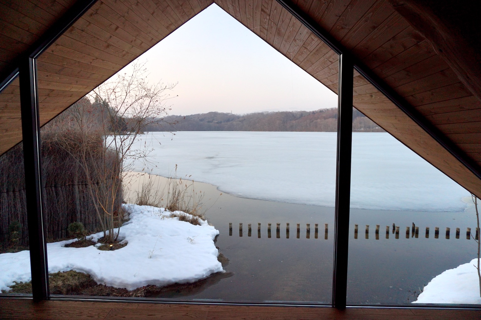 Il lago Poroto a Shiraoi dal resort Kai Poroto