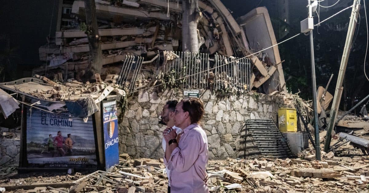Venezuela earthquake: death toll rises as rescue efforts struggle